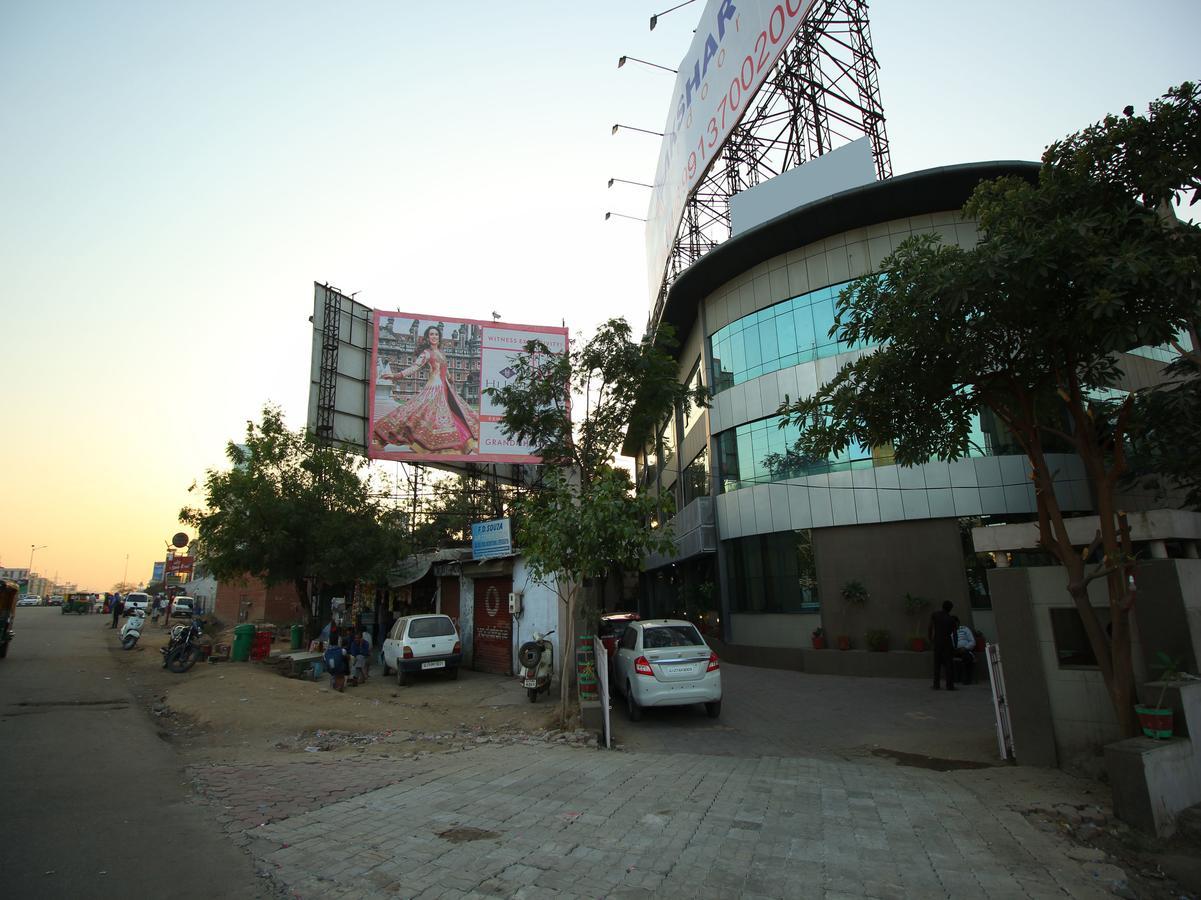 Hotel Kingston Ahmedabad Eksteriør billede