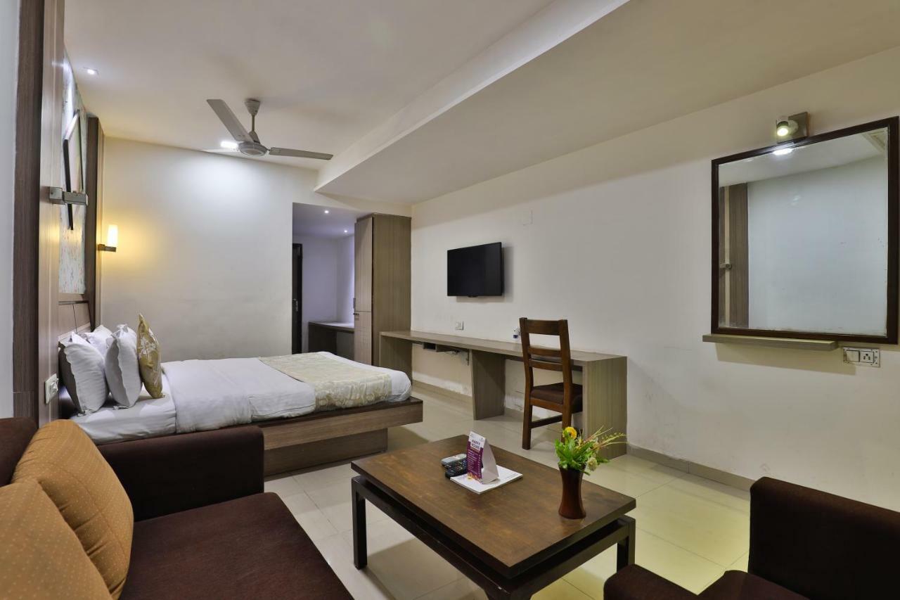 Hotel Kingston Ahmedabad Eksteriør billede