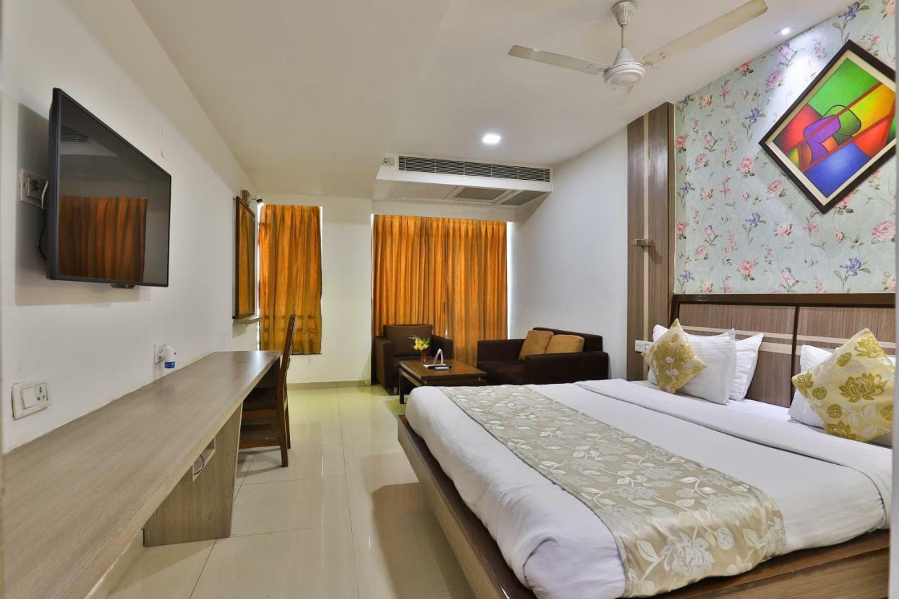 Hotel Kingston Ahmedabad Eksteriør billede